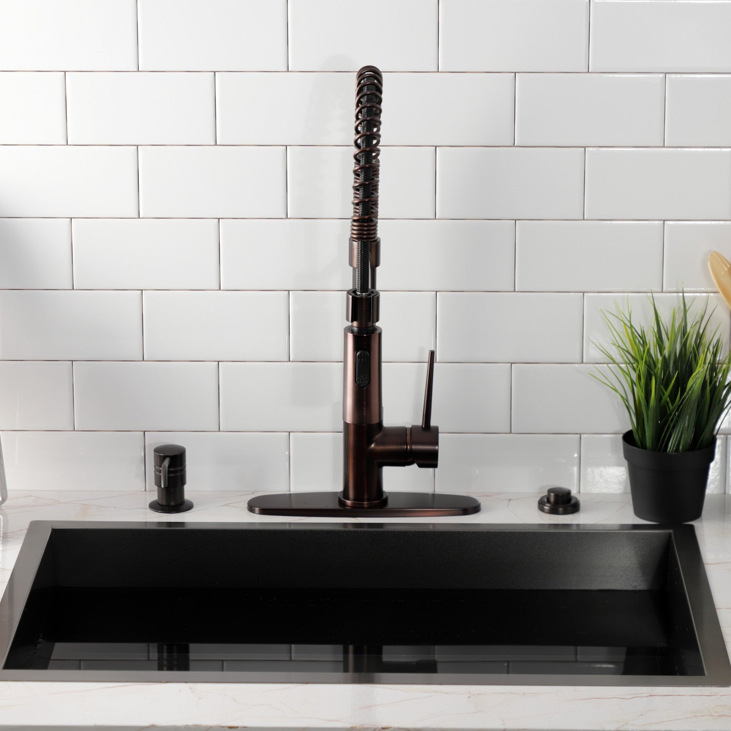 Kingston Sona LS8775NYL - New York Single-Handle 1-Hole Deck Mount Pre-Rinse Kitchen Faucet, Oil Rubbed Bronze — thumbnail 3